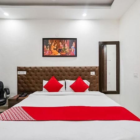 Hotel O Premium Rooms Chhatarpur Nova Deli Exterior foto